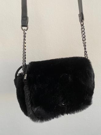 Parfois chlpatá kabelka, 