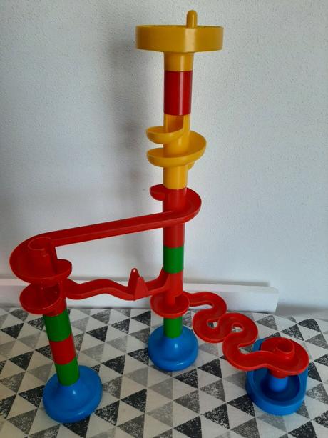 Veľa kociek a jedna skladačka., 