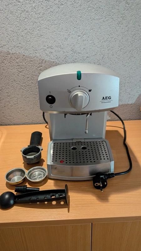 Pakový kávovár aeg s príslušenstvom, aeg