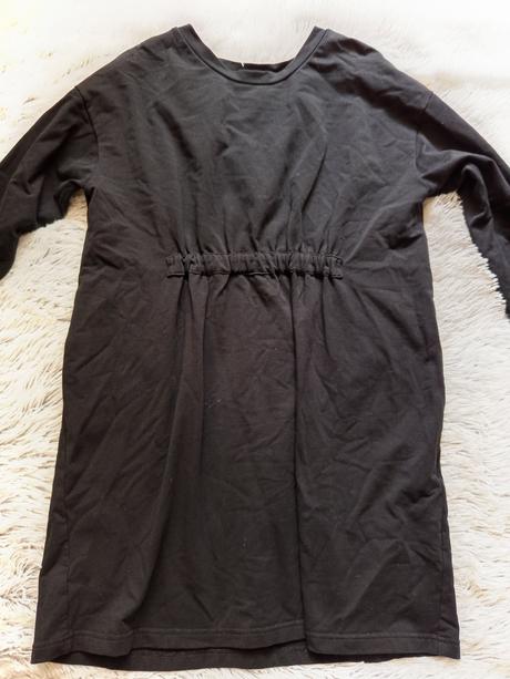 Čierne mikinové šaty, 