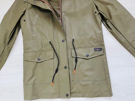 Tenka vetrovka, prsiplast, s