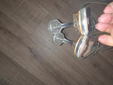 Priesvitné lodičky, 39