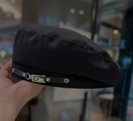 Čierna baretka nová, m / s