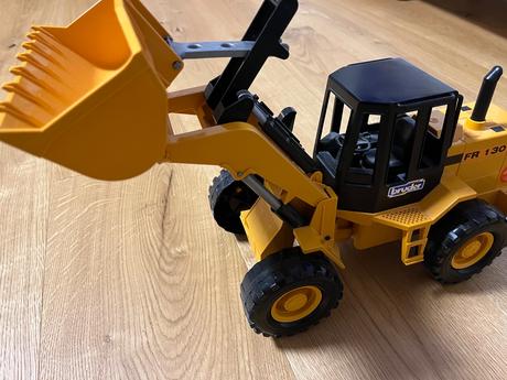 Bruder - nakladač liebherr fr 130, 