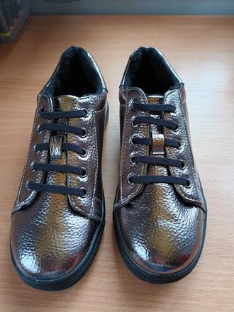 Dievčenské tenisky nenosené, baťa,33