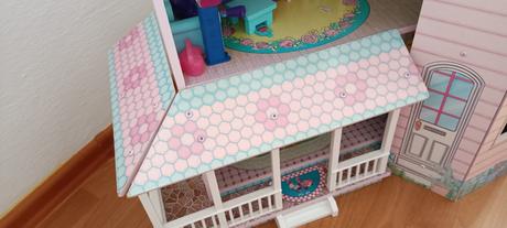 Dievčenský drevený domček, 