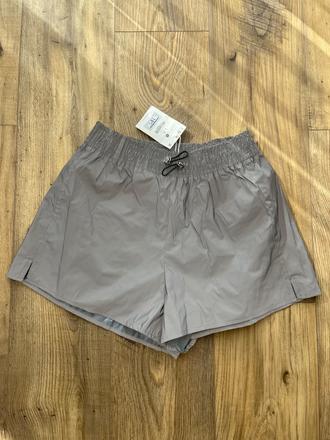 Šortky, bershka,l