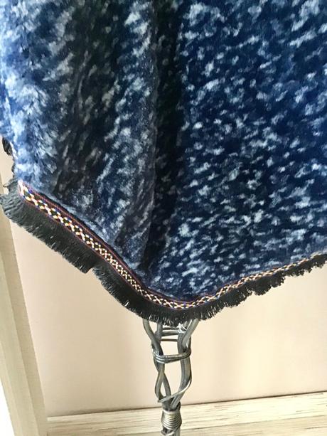 Krasne teplucke pončo, 