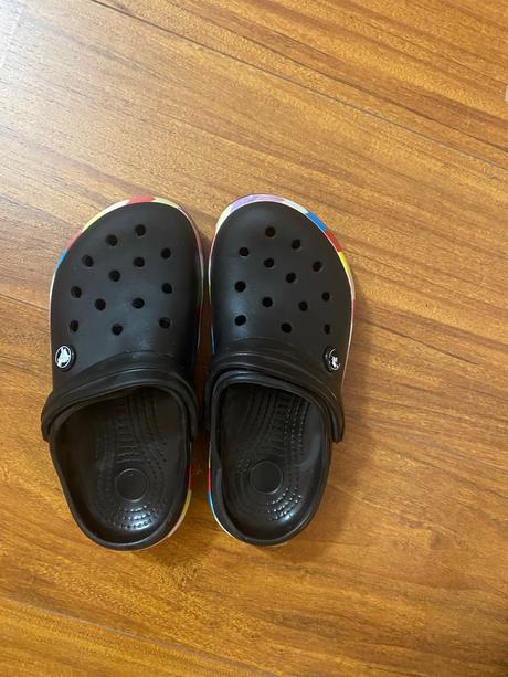 Čierne crocsy s farebnými pruhmi veľ. 34-35, 35