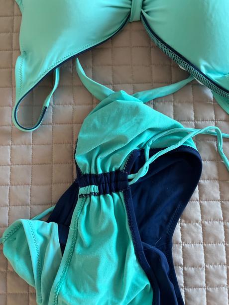 Bikiny, 44