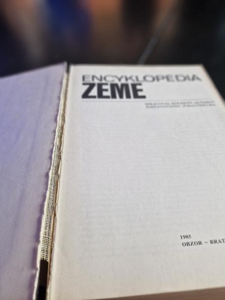 Predám knihu encyklopedia zeme z roku 1995. 717 s,