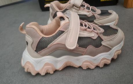 Odlahčené tenisky, zara,29