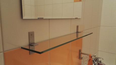 Kupelkove zrkadlo a policka pod zrkadlo, 