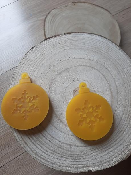 Ozdoby z včelieho vosku,