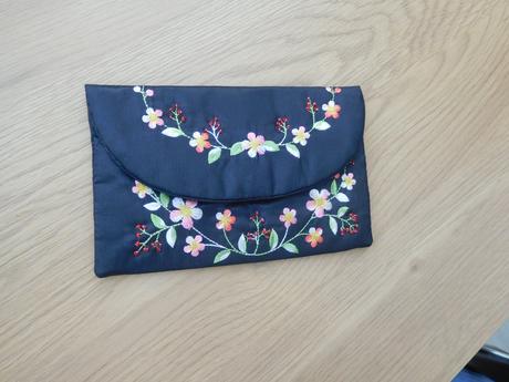 Saténová taštička buď na doklady alebo kapesníky,, 