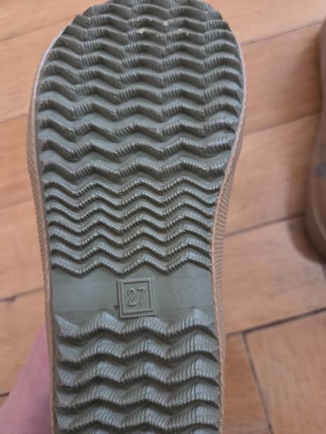 Gumáky bisgaard, 27