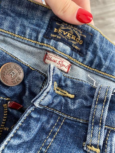 Devergo džínsy, 26