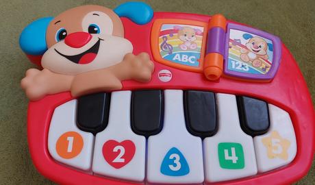 Klavír fischer price,  rozpravajúci, 