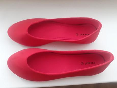 Červené semišové balerínky, 37