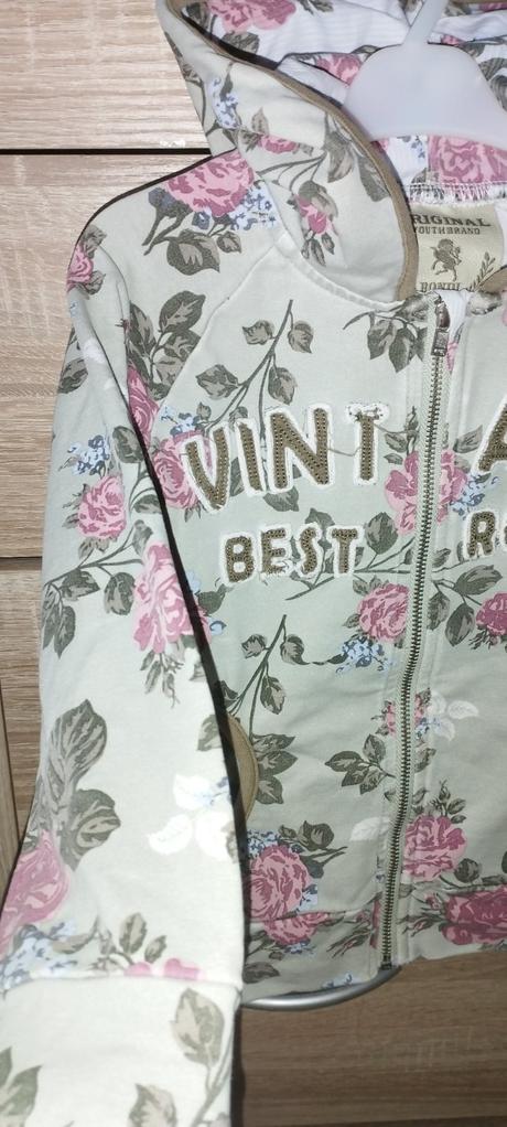 Romantická mikina, 104