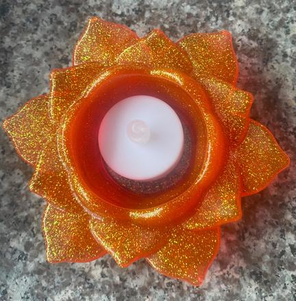 Živicová dekorácia v tvare kvetu, 