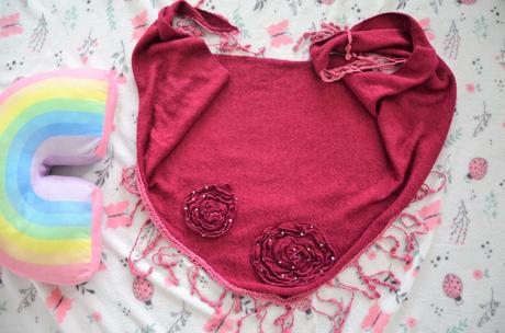 Malinový šál so strapcami, 