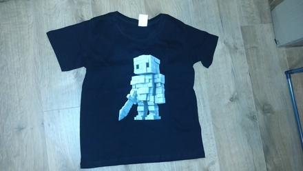 Nové tričko s postavičkou a mečom, 134