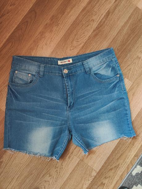 Džínsové šortky, 44