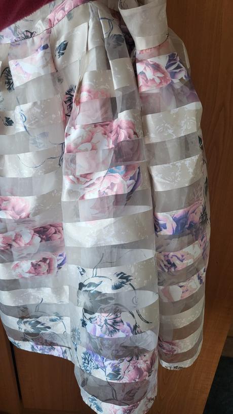 Krásna sukňa akcia, 34