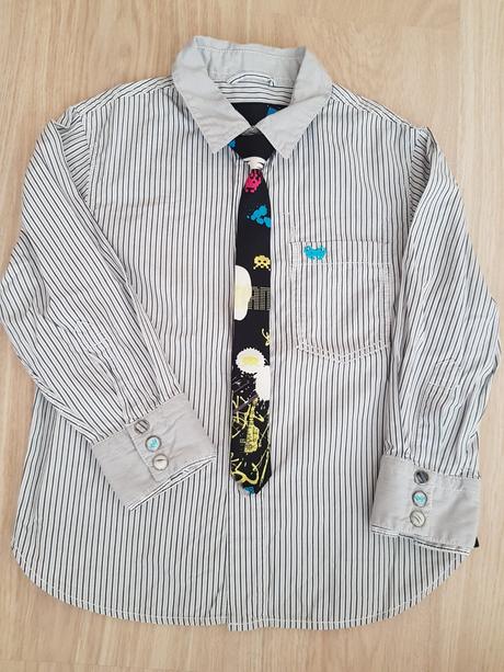 Kosela s kravatou, next,104