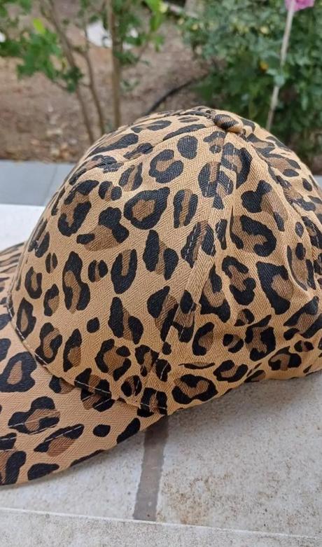 Šiltovka s leopardím vzorom - karamel, 