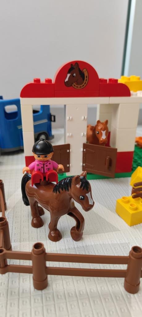 Lego duplo 5648 konské stajne, 