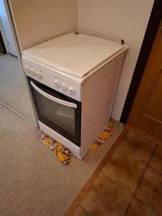 Plynový sporák s elektrickou rúrou, amica