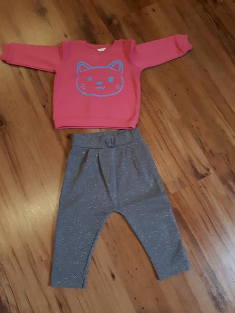 Mikina a tepláčiky, 80