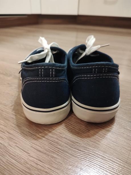 Tenisky authority, authority,38