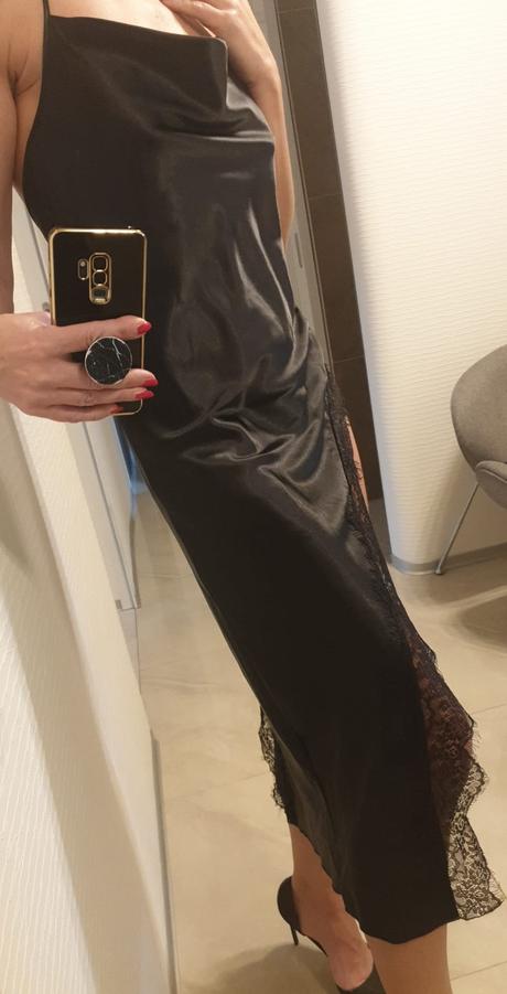 Čipkované satenove sexy šaty s razporkom, s