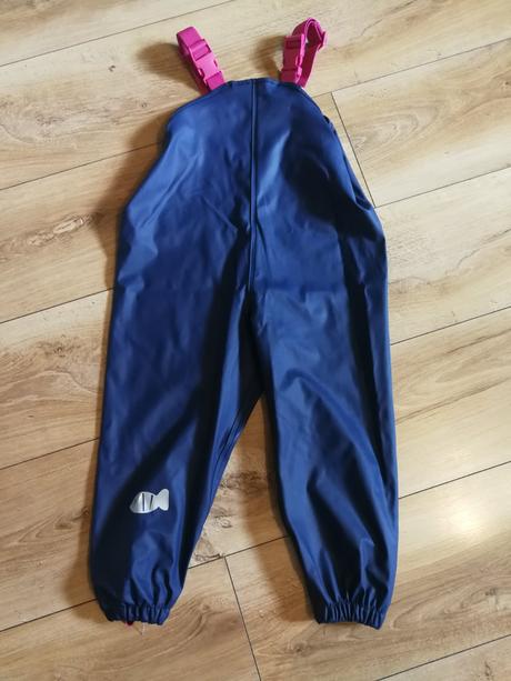 Nohavice do dažďa, 98