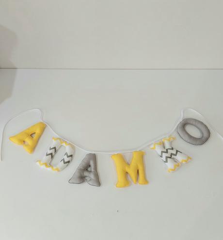 Písmenká z látky.,