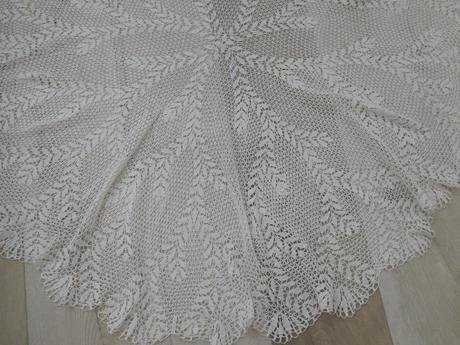 Biela okrúhla dečka háčkovaná, 