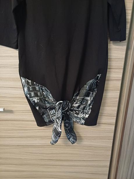 Šaty s flitrami a uväovaním, m