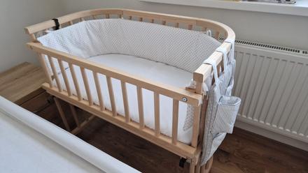 Detska drevena postieľka babybay s vybavením,