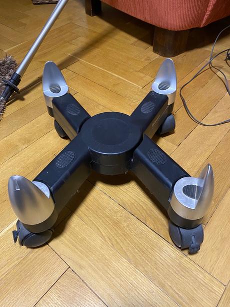 Podstavec pod pocitac/kvetinac, 