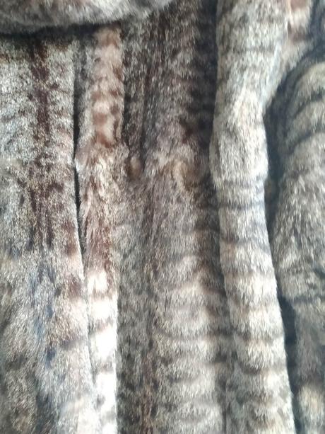 Kožuch (bunda) s kapucou č.44 (xl), 44