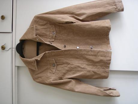 Bunda su k tomu aj nohavice vid medzi nohavice, l