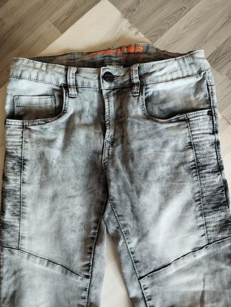 Úzke rifle, chapter young,164