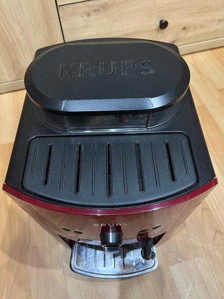 Predám automatický kávovar krups ea81 bordový, krups