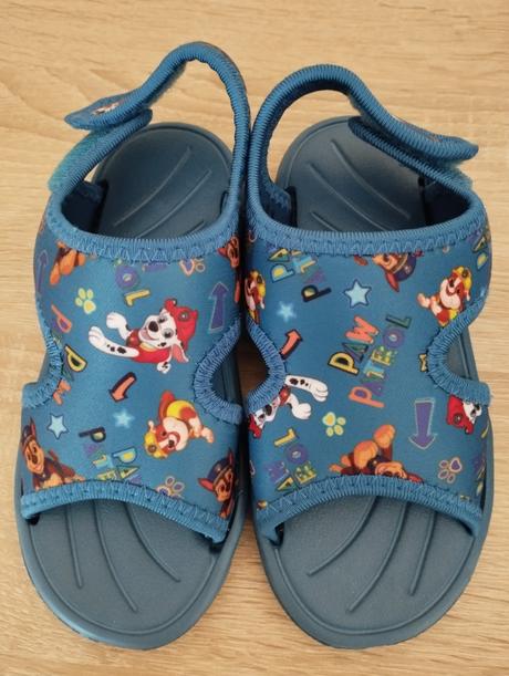 Sandálky/ plážová obuv, 25