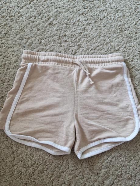 Šortky, f&f,134