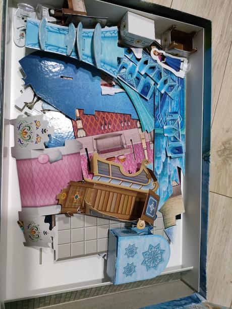 Papierovy zamok frozen, 