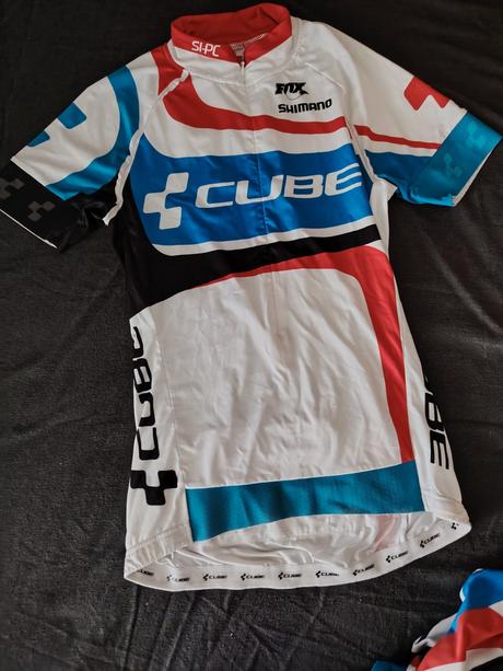 Cube cyklodres, m